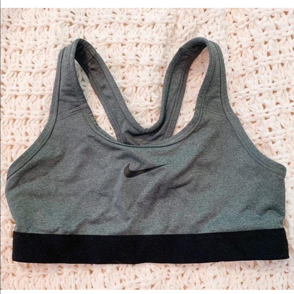 Nike shorts bra